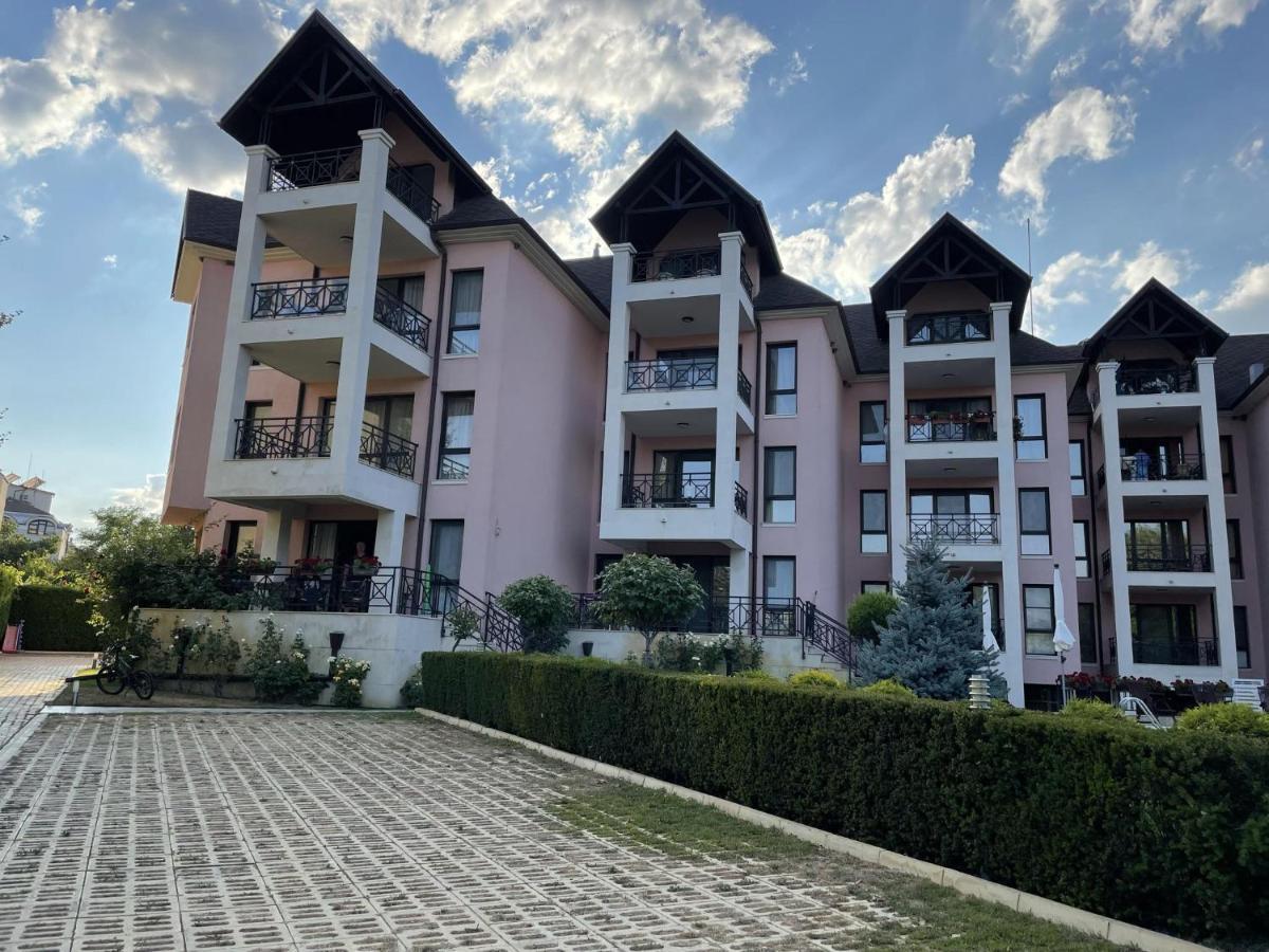 Stunning 2-Bed Apartment In Sea Resort Varna Άγιος Κωνσταντίνος και Ελένη Εξωτερικό φωτογραφία